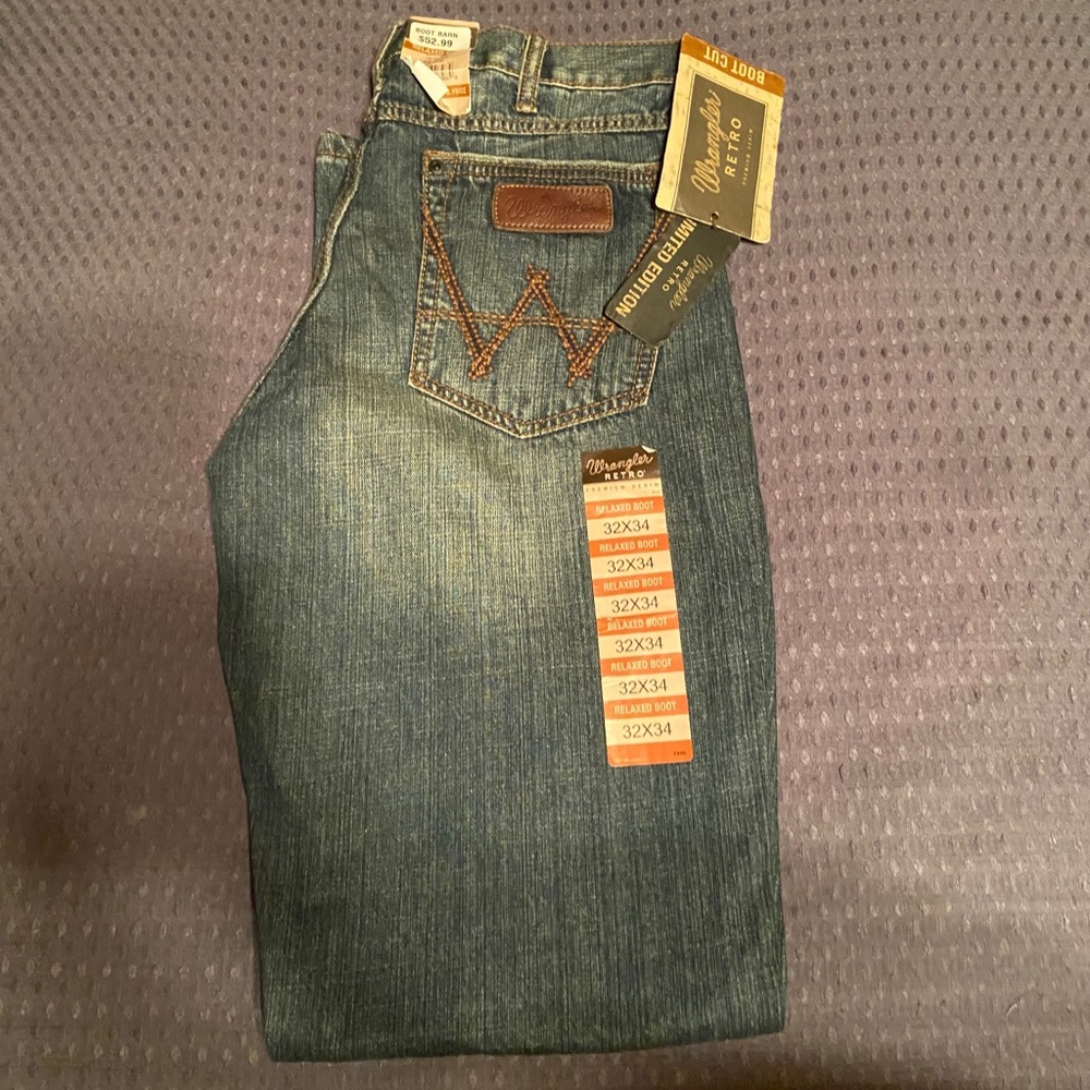 New - Men Wrangler Bootcut Jeans - Size 32x34